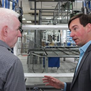 Sebastian Hartmann, Bundestagsabgeordneter für Rhein-Sieg und Josef Rolf, Geschäftsführer von Rolf Fensterbau GmbH