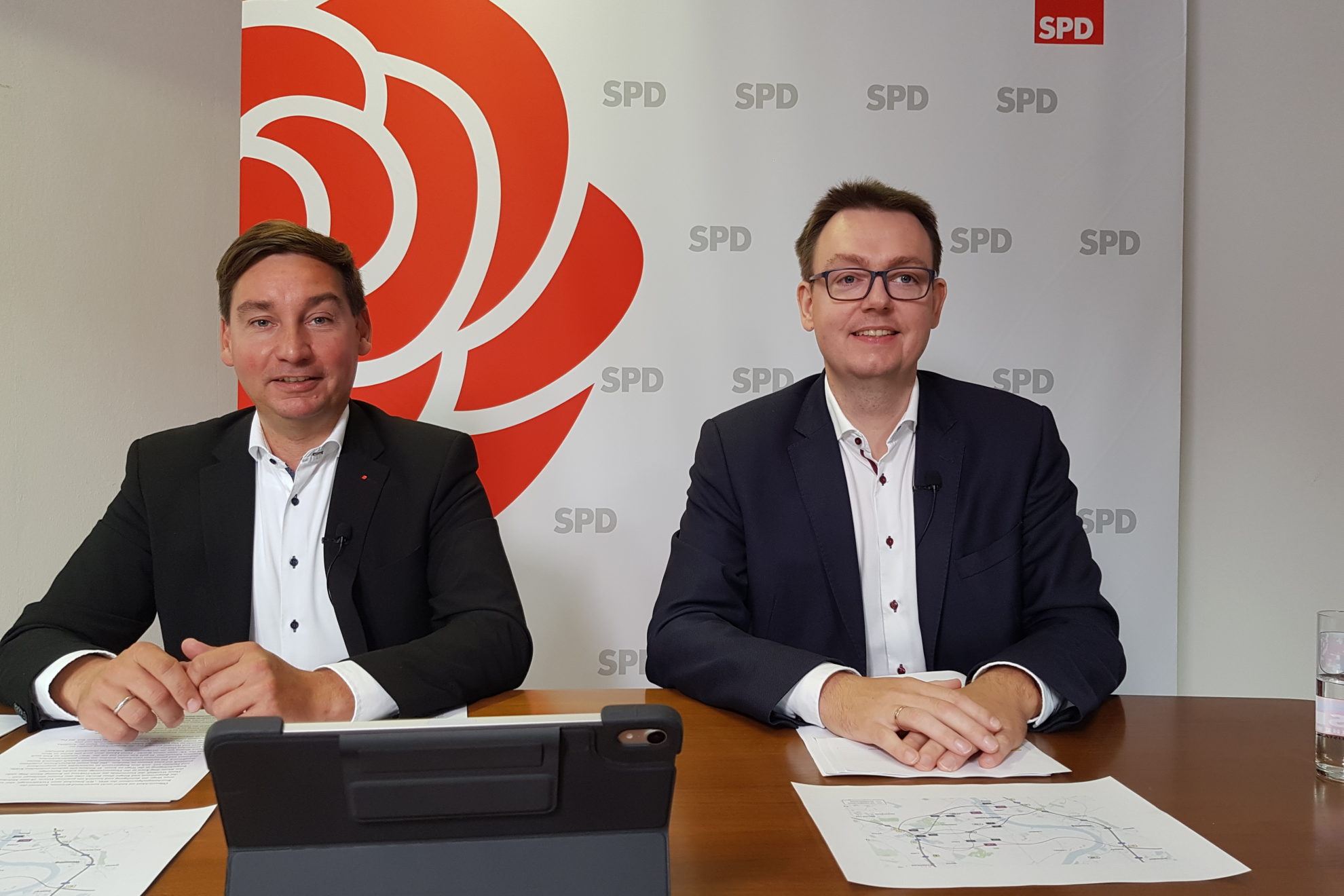 Sebastian Hartmann, MdB, und Denis Waldästl, Vorsitzender der SPD-Kreistagsfraktion